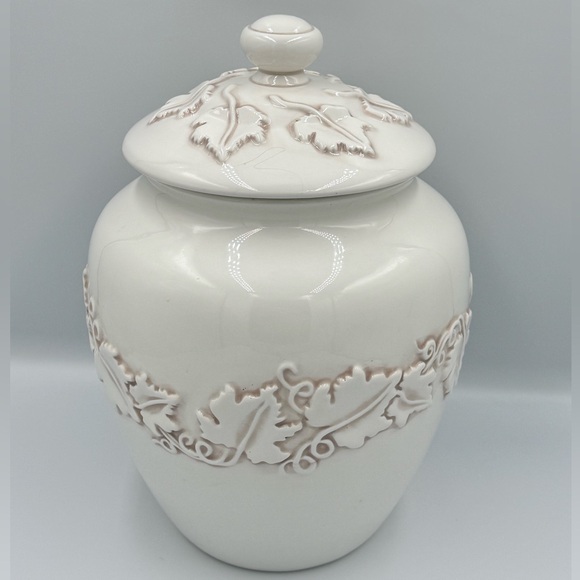 Seattle Inspirado Stonelite Antique White Cookie Jar Grapes/Vine Design - Picture 4 of 8